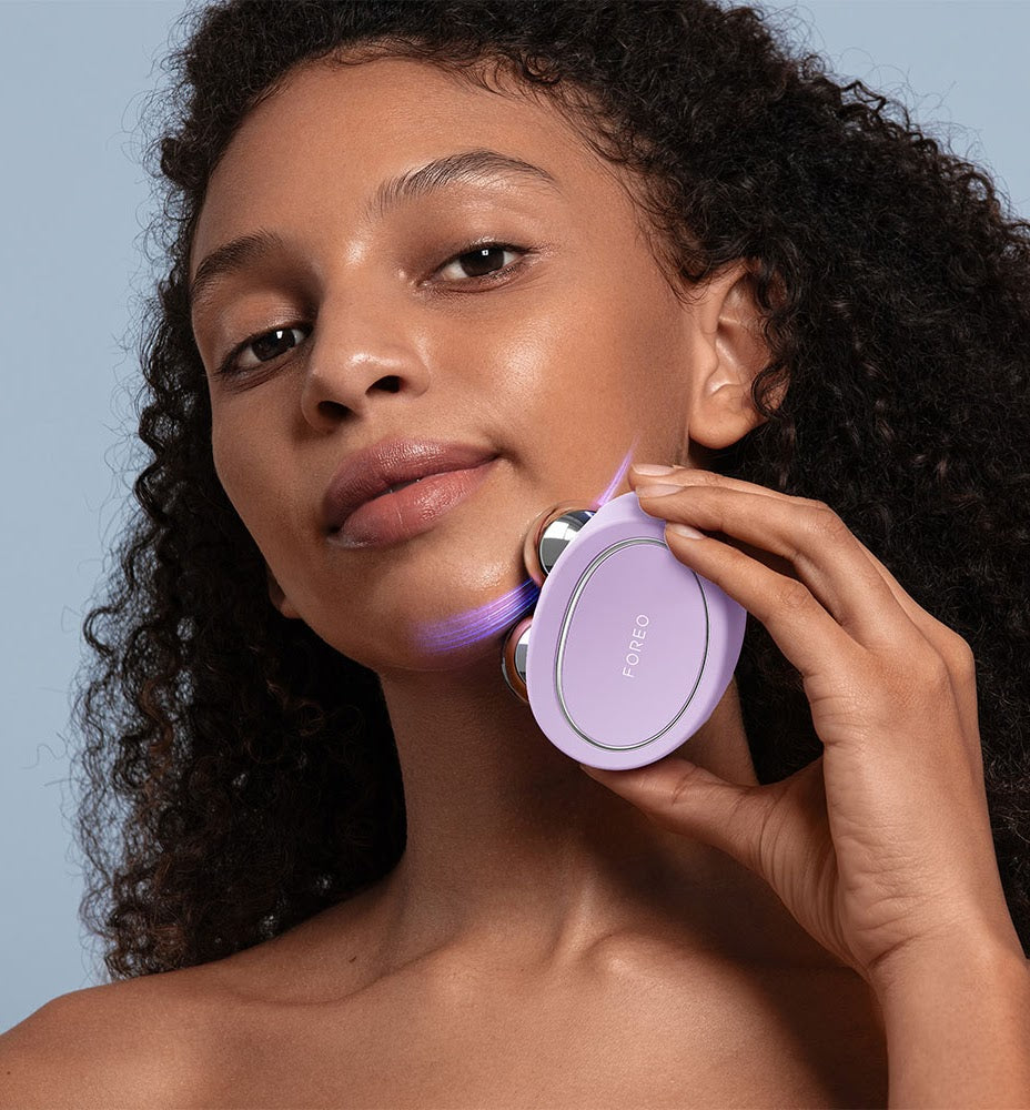 Sculpting face with FOREO BEAR 